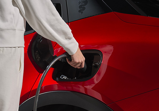 AR ALFAROMEOJUNIOR BEV KeyStenghts 538X378 05