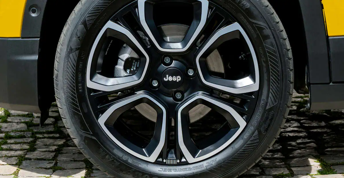 JEEP AVENGER MY24 EXTERIOR 02